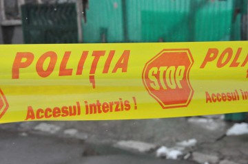 Moarte suspectă: un bărbat a fost găsit fără suflare, cu mai multe julituri pe trup